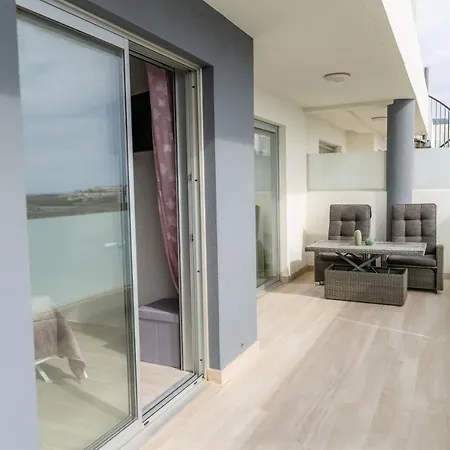 Top-class Beach Front La Tejita, 200m2, 3 Bedrooms, Large Terraces Kwatera prywatna