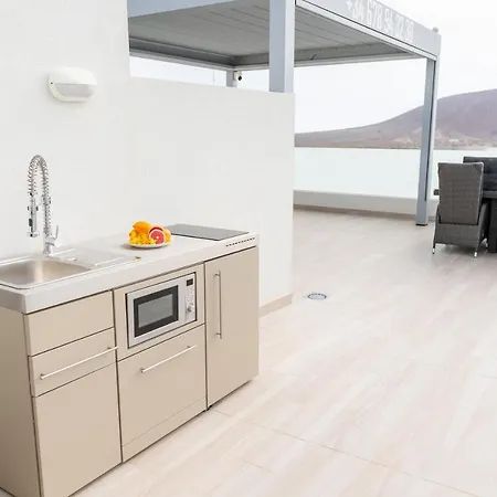 Top-class Beach Front La Tejita, 200m2, 3 Bedrooms, Large Terraces 홈스테이 그라나딜라데아보나